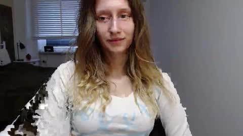 L U N A  online show from October 1, 5:39 am