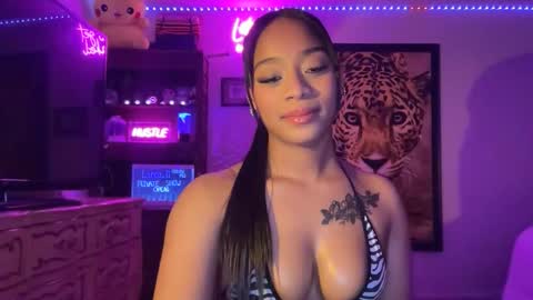 lunaa_11 online show from May 6, 6:52 am