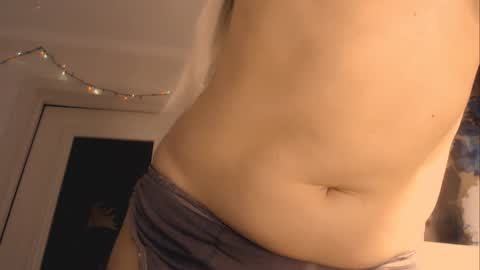 lunaafox online show from December 31, 4:25 pm