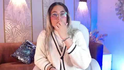 Snapshot of lunaagrey_ chatting on October 4, 4:54 am Luna online show from October 4, 4:54 am