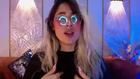 Snapshot of lunaagrey_ chatting on October 10, 5:02 am Luna online show from October 10, 5:02 am