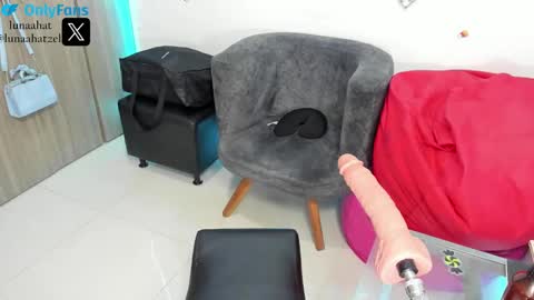 Snapshot of lunaahatzel chatting on January 15, 1:52 pm Luna Hatzel online show from January 15, 1:52 pm