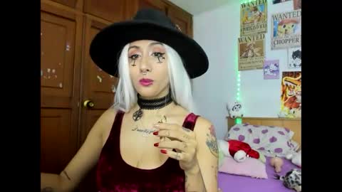 Snapshot of lunacristal_moon chatting on October 16, 10:15 am lunacristal_moon online show from October 16, 10:15 am