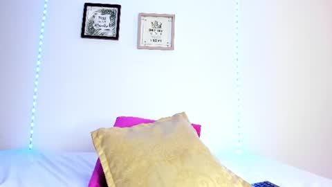 lunadolie online show from June 17, 1:38 pm
