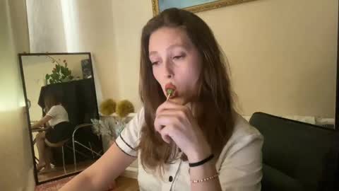 lunafeather online show from April 19, 12:06 pm