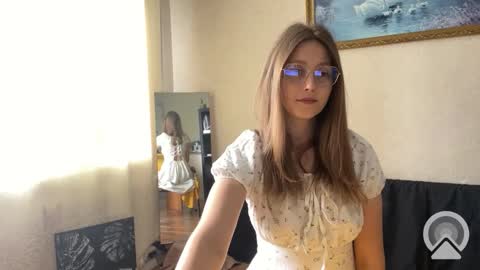 lunafeather online show from September 13, 7:44 am