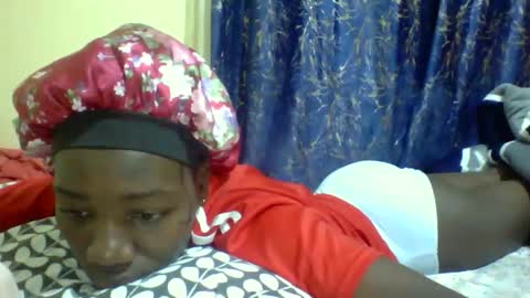 lunah_kitty online show from May 2, 4:18 am