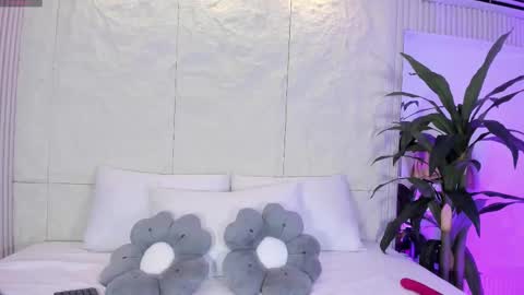 Luna  online show from March 23, 12:10 pm