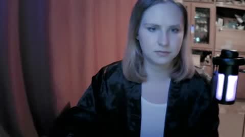 lunamystique_ online show from June 17, 4:12 pm