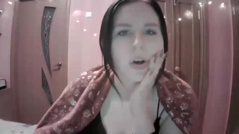 lunamystique_ online show from January 29, 8:35 pm