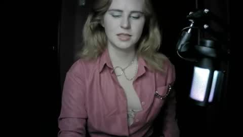 lunamystique_ online show from October 22, 5:25 pm