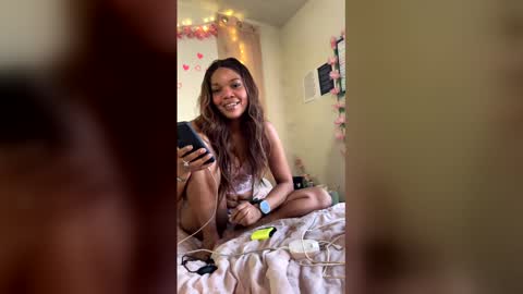 lunanova4 online show from December 22, 2:57 pm