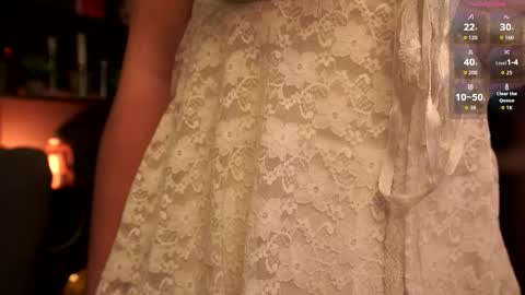 lunaolivia_ online show from October 1, 1:54 pm