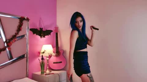 Luna Page online show from October 20, 9:09 pm