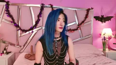 Luna Page online show from October 15, 8:42 pm