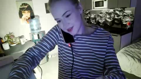 lunapeony online show from February 2, 6:15 pm