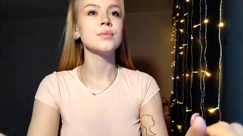 lunapeony online show from January 19, 9:30 am