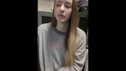 Snapshot of lunapixie2020 chatting on January 29, 7:22 pm lunapixie2020 online show from January 29, 7:22 pm