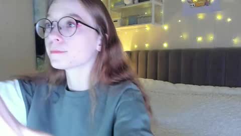 Snapshot of lunar_sofia chatting on March 5, 10:44 am Sofia online show from March 5, 10:44 am