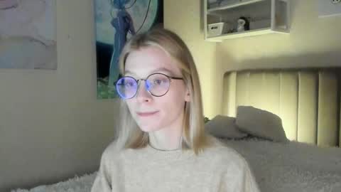Snapshot of lunar_sofia chatting on October 23, 1:12 pm Sofia online show from October 23, 1:12 pm