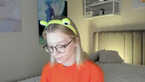 Snapshot of lunar_sofia chatting on October 13, 3:14 pm Sofia online show from October 13, 3:14 pm