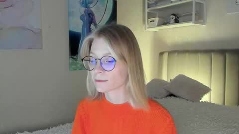 Snapshot of lunar_sofia chatting on October 7, 1:29 pm Sofia online show from October 7, 1:29 pm