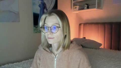 Snapshot of lunar_sofia chatting on September 25, 1:07 pm Sofia online show from September 25, 1:07 pm