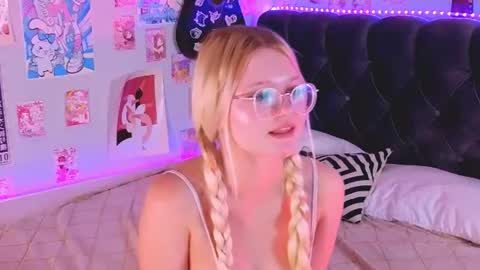 lunariafox online show from July 30, 9:04 pm