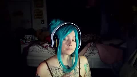 lunarqueen420 online show from February 28, 8:18 am