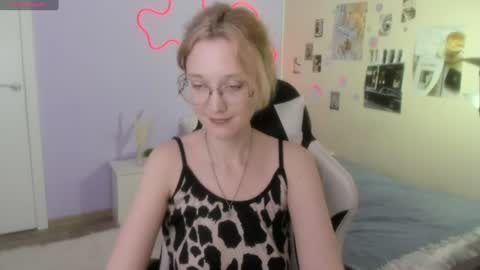 lunaterry online show from July 19, 7:22 am