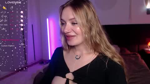 LunaticaBae online show from February 22, 4:29 am