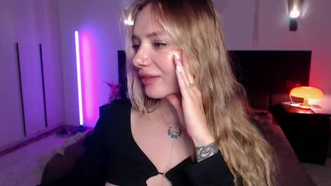 LunaticaBae online show from February 22, 7:34 am