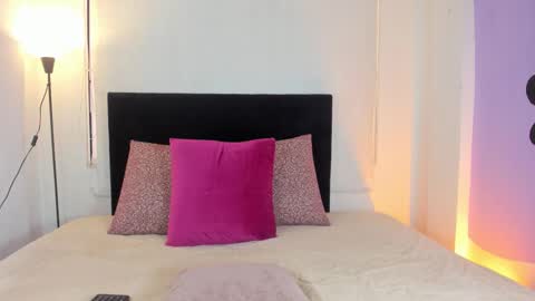 lunavelvet7 online show from January 12, 6:59 pm