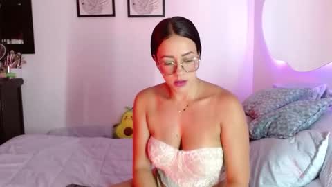 lunayois02 online show from March 23, 3:44 am