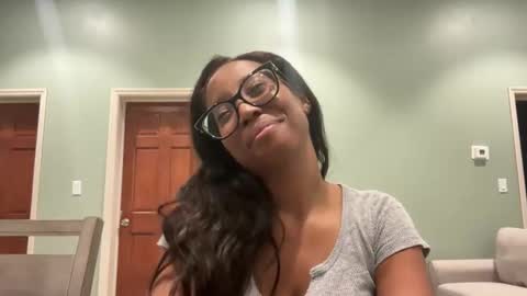 lunchboxgirl online show from March 28, 4:36 am