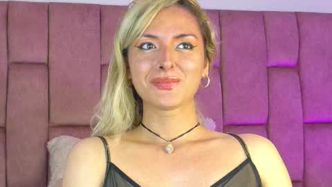 lunitadiva online show from November 20, 4:04 pm