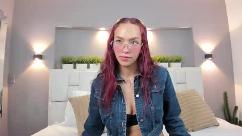 L U N N A online show from October 9, 4:40 am