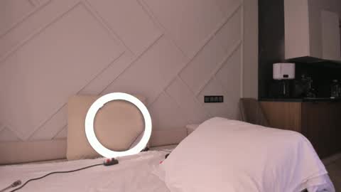 Jade online show from April 4, 9:38 am
