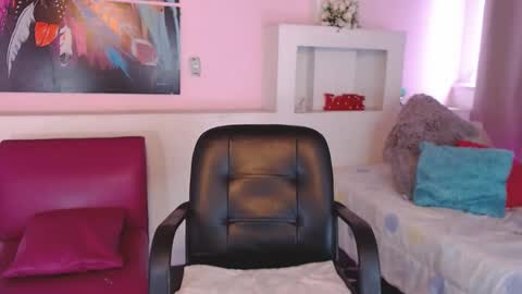 LunoxLili online show from February 5, 3:31 pm