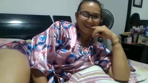 Lupita online show from December 5, 2:22 am