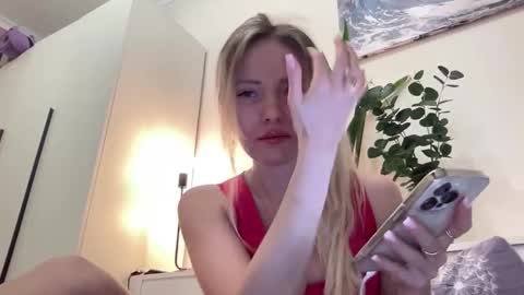 lusiluv online show from February 3, 7:51 pm