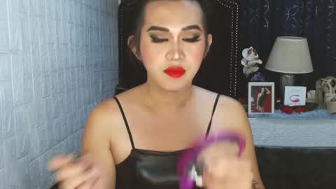 Snapshot of lustress_katalina69 chatting on February 24, 1:35 am lustress_katalina69 online show from February 24, 1:35 am