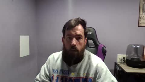 Luv2likslit online show from December 1, 7:28 am