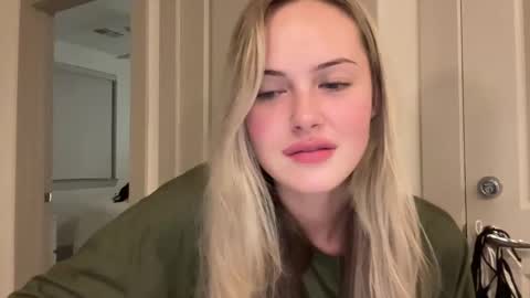 Aimee online show from February 21, 3:20 am