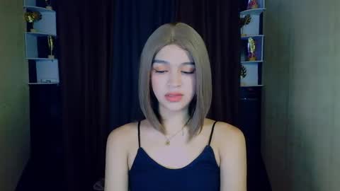 queen lux online show from May 5, 3:02 am
