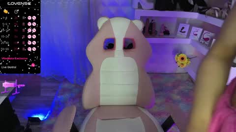 Snapshot of luz_celeste_ chatting on February 8, 1:54 am Luz online show from February 8, 1:54 am