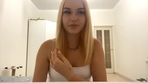 Snapshot of luzcawthron chatting on September 10, 6:09 pm Mia online show from September 10, 6:09 pm