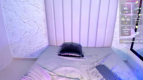 LYA DUBOIS  online show from April 14, 11:30 pm