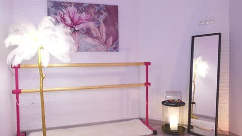 Snapshot of lyly_loveyou chatting on February 7, 5:41 am Lyly online show from February 7, 5:41 am
