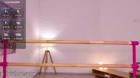 Lyly   online show from April 8, 7:22 am